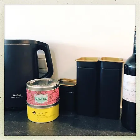 Cozy Two Bedroom Near Centre アパート *