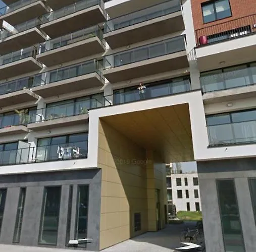 Cozy Two Bedroom Near Centre アパート *