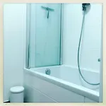 Cozy Two Bedroom Near Centre *