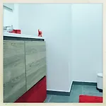 Cozy Two Bedroom Near Centre アパート ヘント