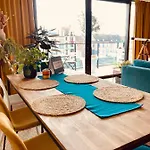 アパート Cozy Two Bedroom Near Centre