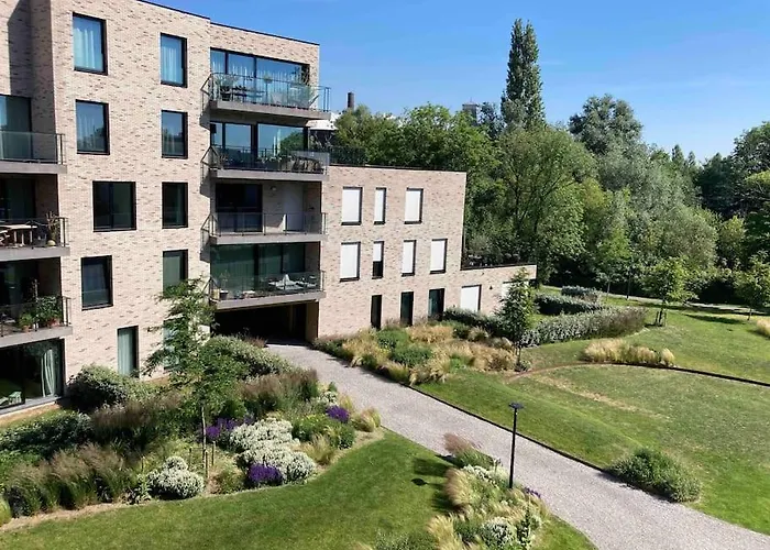 Cozy Two Bedroom Near Centre Гент