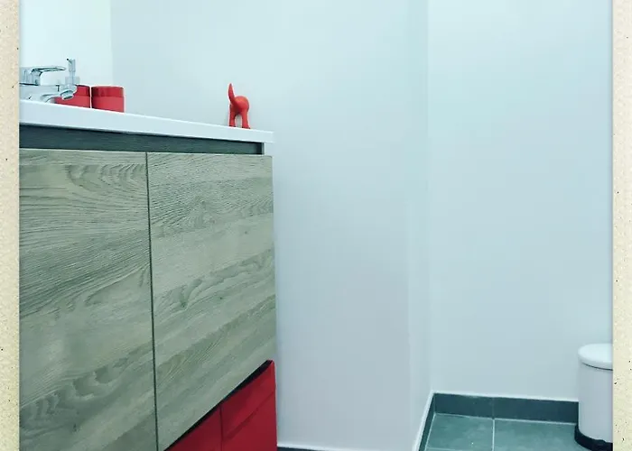 Cozy Two Bedroom Near Centre Апартаменты Гент