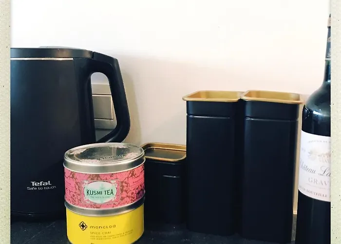 Cozy Two Bedroom Near Centre Апартаменты *