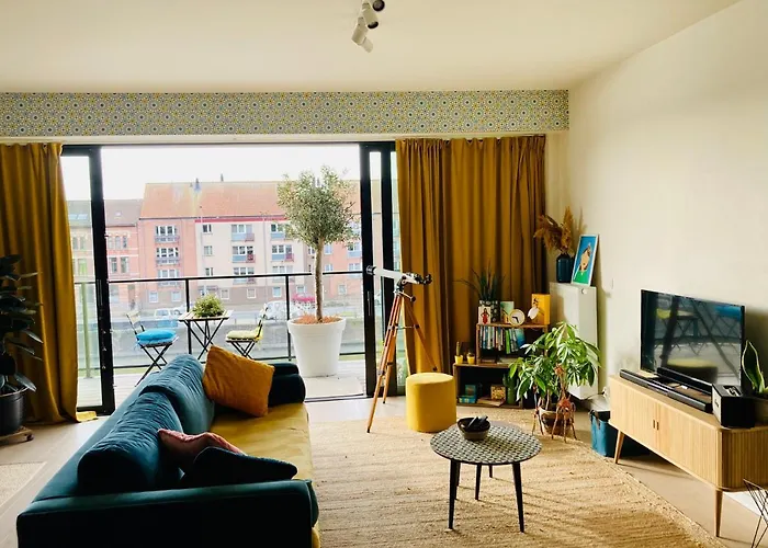 Cozy Two Bedroom Near Centre Гент