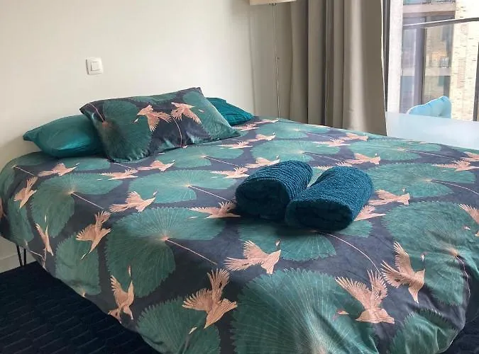 Апартаменты Cozy Two Bedroom Near Centre *