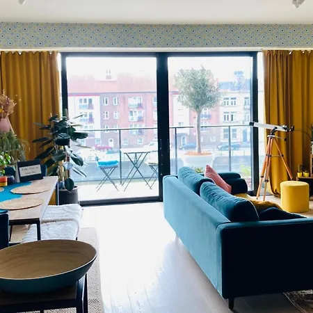 Apartment Cozy Two Bedroom Near Centre *